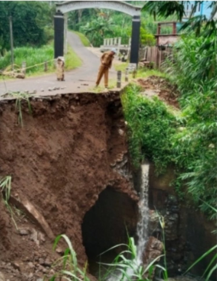 Mengejutkan, Goa Dadakan Muncul Setelah Longsor di Desa Jombok, Ngantang, Kabupaten Malang