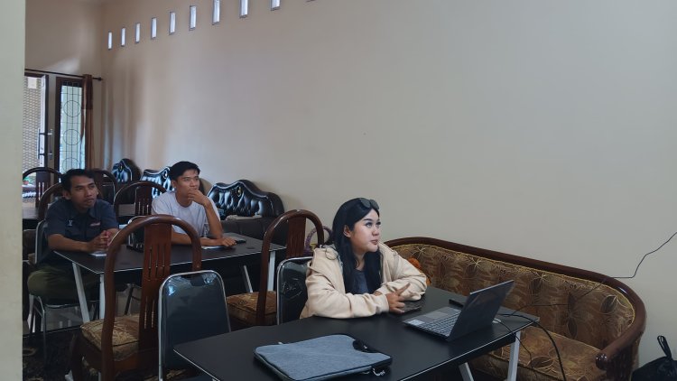 Matangkan Persiapan ke Turki, Warkop Digital Poncokusumo Gelar Sesi Kedua Pelatihan Bahasa Inggris untuk Calon PMI