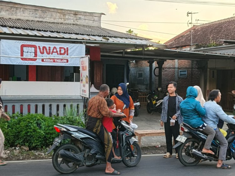 Wadi Network Thelon Bagikan Takjil Gratis kepada Warga di Bulan Ramadhan