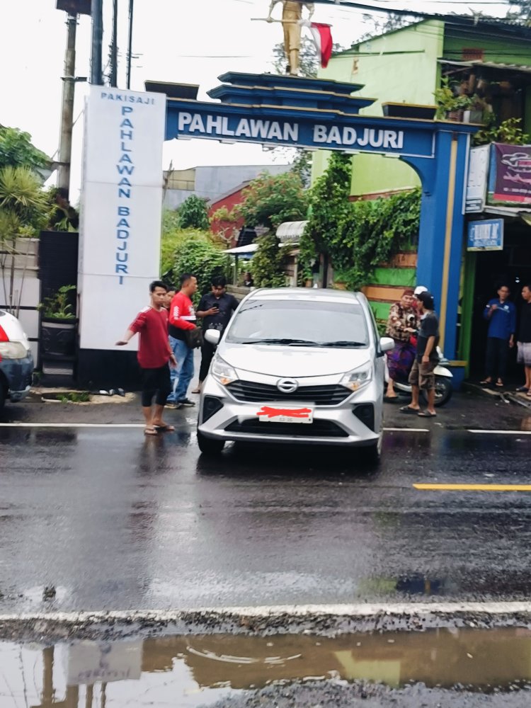 Kecelakaan Lalu Lintas Terjadi di Depan Kantor Camat Pakisaji, Pengendara Motor Alami Luka Ringan