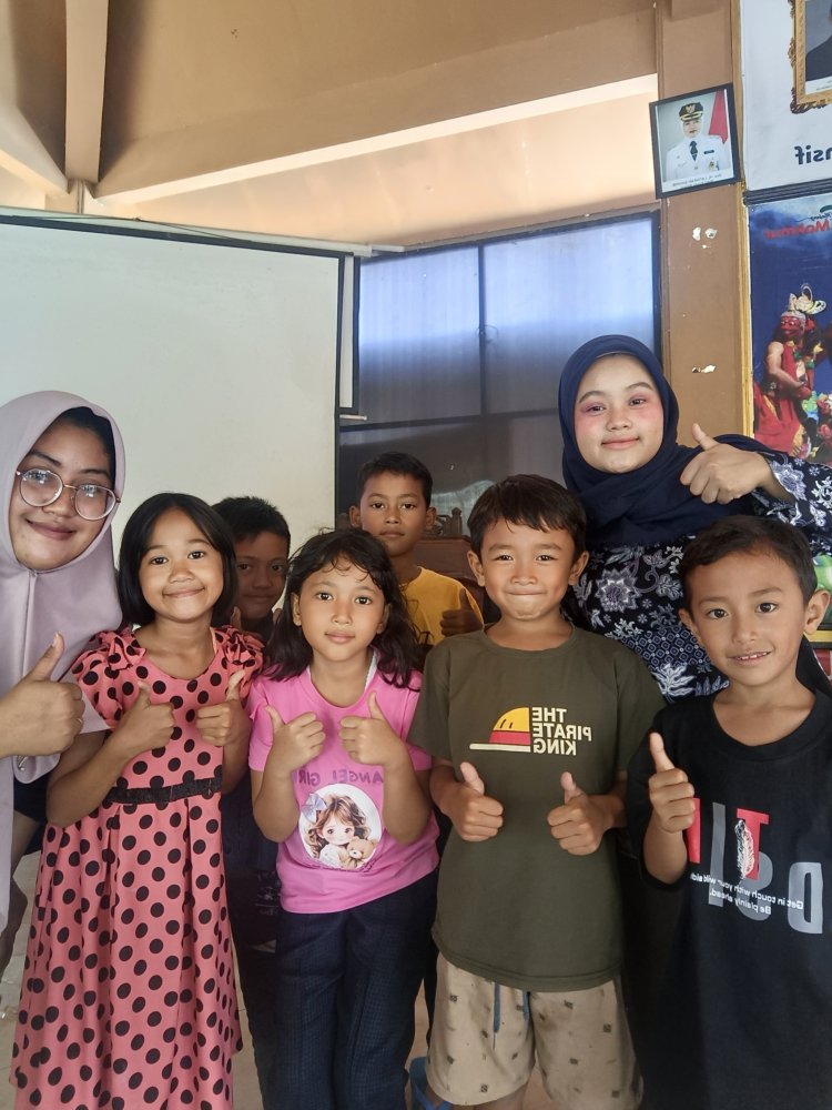 Wadi Network Sekartaji Ajak Siswa SD Pakisaji Ngabuburit Edukatif dengan Belajar Bahasa Inggris
