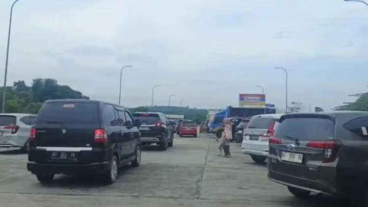 Arus Libur Lebaran 2026, Rest Area Tol Samarinda–Balikpapan Dipadati Pengendara, Antrean Mengular hingga Km 36