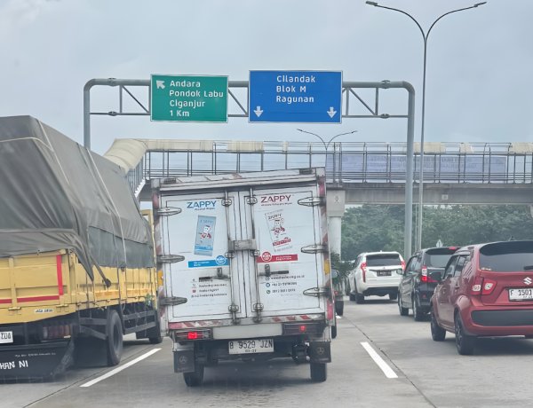 Menjaga Ketertiban Lalu Lintas di Tengah Kepadatan Jalan Perkotaan
