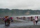 Libur Panjang Mei 2026, Pantai Parangtritis Dipadati Ribuan Wisatawan