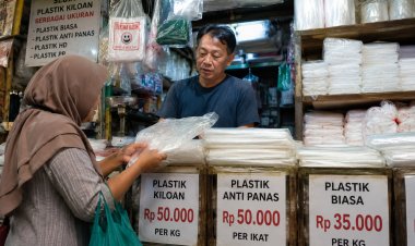 Harga Plastik Masih Mahal, UMKM Menjerit