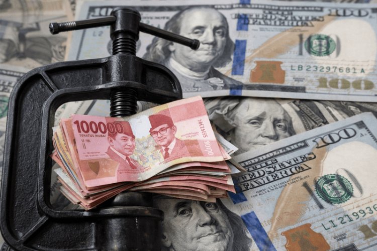 Bank Indonesia Naikkan Suku Bunga untuk Menahan Pelemahan Rupiah yang Tembus Rekor Terendah