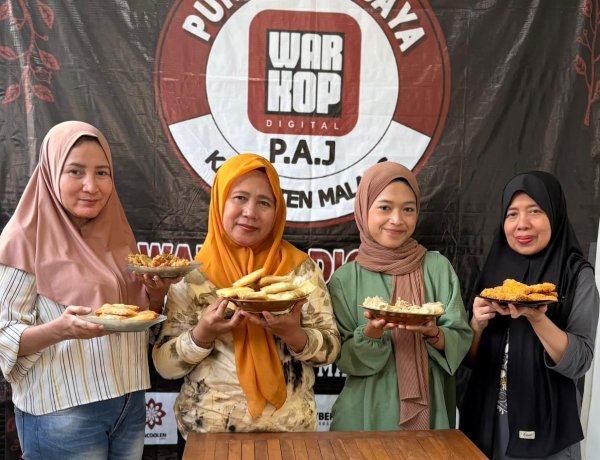 *WARKOP DIGITAL PAJ NAIK LEVEL! PENGURUS KOPWAN PAJ BELAJAR BIKIN KUDAPAN KEKINIAN LANGSUNG DARI "SI KECIL CABE RAWIT"*