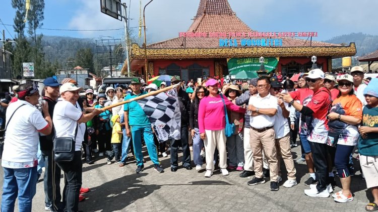 Melebihi Target, Ribuan Jemaat Padati 'Jalan Sehat dan Doa untuk Tengger' di Kawasan Bromo