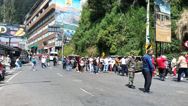 Melebihi Target, Ribuan Jemaat Padati 'Jalan Sehat dan Doa untuk Tengger' di Kawasan Bromo