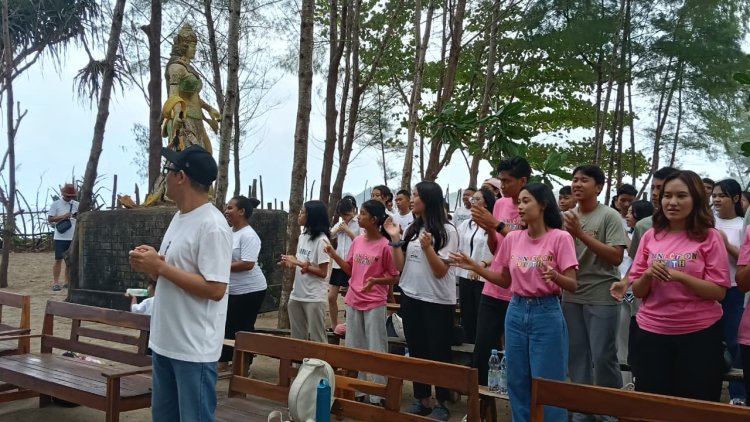 Menjaga Bumi, Merawat Bait Allah: Generasi Muda GSJA Jatim Berkomitmen Jadi Misionaris Lingkungan di Pantai Bajul Mati