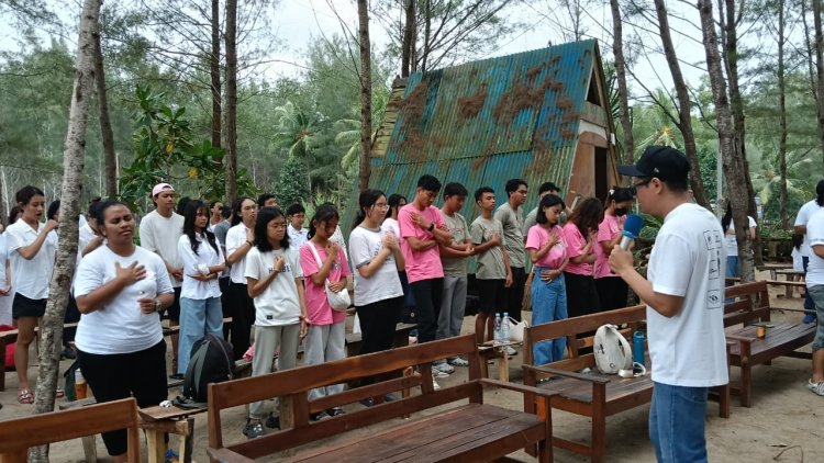 Menjaga Bumi, Merawat Bait Allah: Generasi Muda GSJA Jatim Berkomitmen Jadi Misionaris Lingkungan di Pantai Bajul Mati