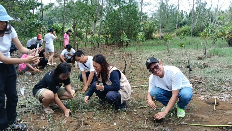 Menjaga Bumi, Merawat Bait Allah: Generasi Muda GSJA Jatim Berkomitmen Jadi Misionaris Lingkungan di Pantai Bajul Mati