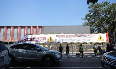 Langgar Aturan Lingkungan, Pemkot Bandung Segel Videotron Tanpa Izin