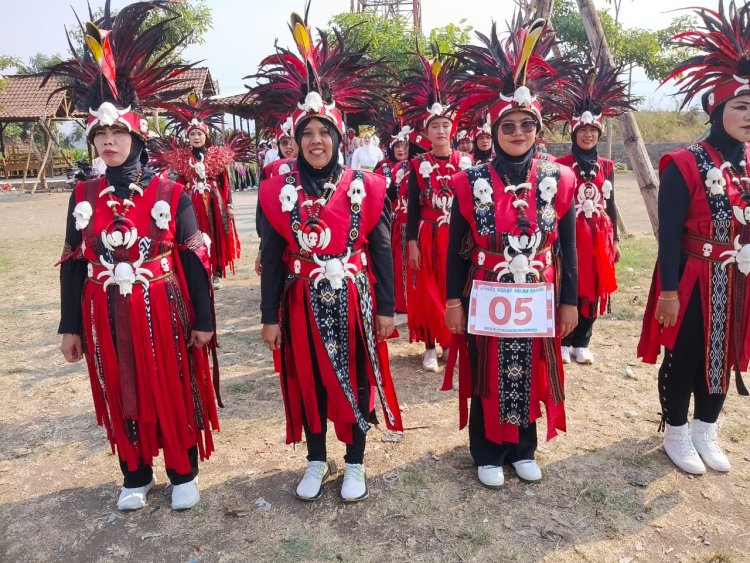 Semangat 45 Hidup Lagi! No 05 PKK Desa Ngijo Guncang Karangploso dengan Adat Dayak