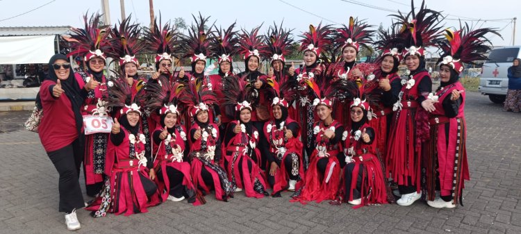 Semangat 45 Hidup Lagi! No 05 PKK Desa Ngijo Guncang Karangploso dengan Adat Dayak