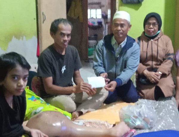 Ikatan Jemaah Haji Al Hikmah, Kunjungi Warga Penderita Kanker Di Sukabumi