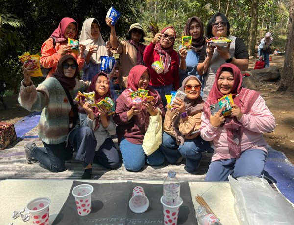 Uniknya Dawis 2 Ngijo Goes to Bedengan, Wajib Seberangi Sungai Jernih dan Bapak-Bapak yang Masak