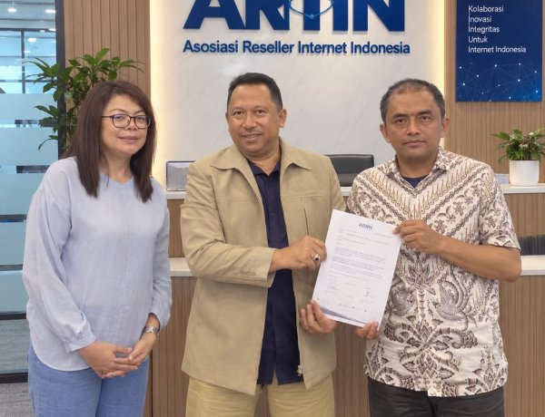 Dukung Ekosistem Reseller Internet, Laksma TNI (Purn) Joko Sulistyanto, SH. MH. Resmi menjadi Anggota Dewan Pembina ARIIN