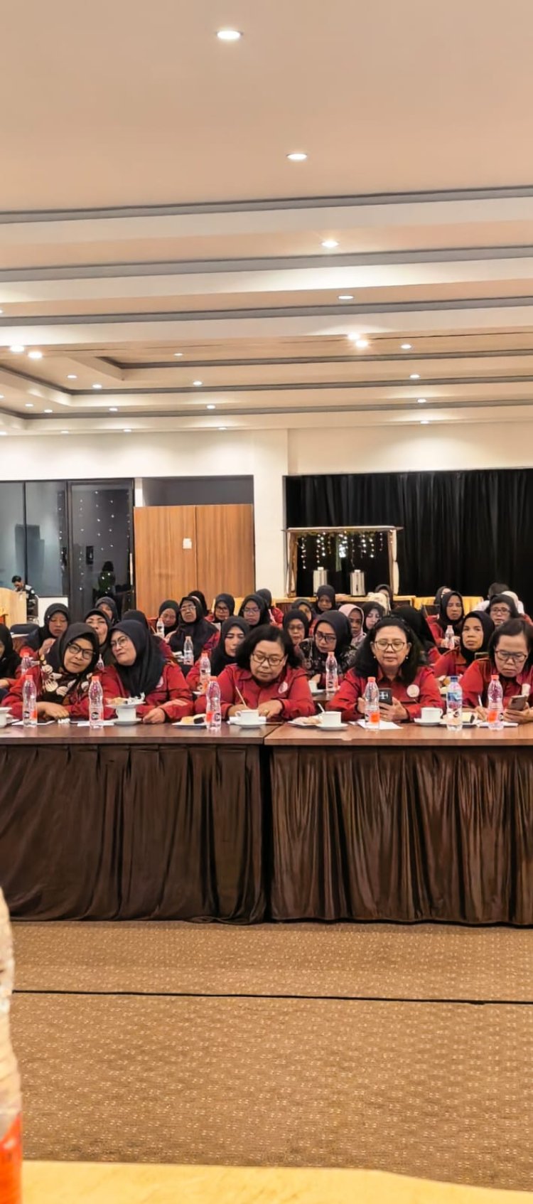 Tanpa Sekat dan Tanpa Batas: Dr. Sri Untari Bisowarno Berbaur dengan ASKOMARA Hingga Larut Malam*