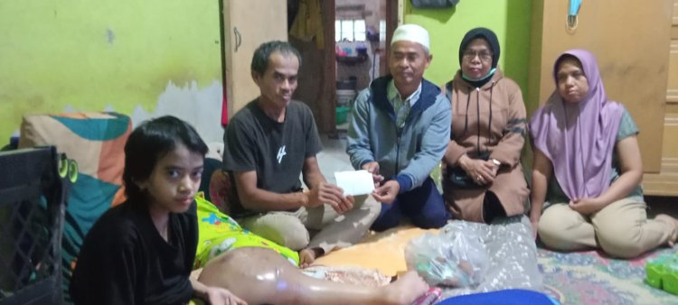 Ikatan Jemaah Haji Al Hikmah, Kunjungi Warga Penderita Kanker Di Sukabumi