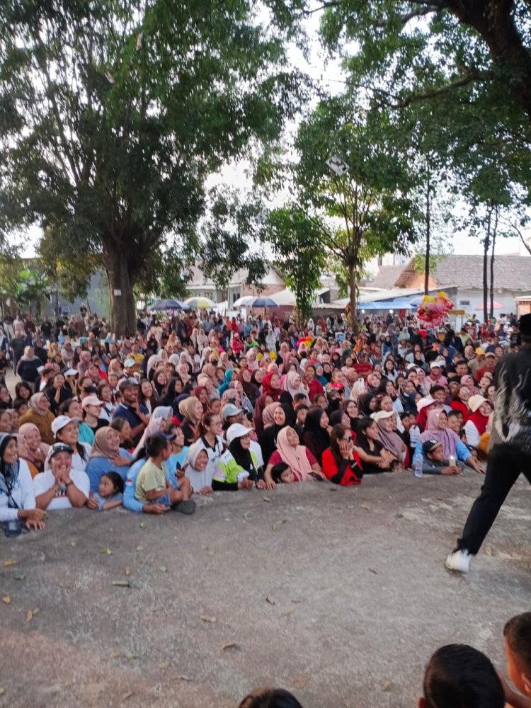 Meriah Pol! Ibu Lurah Borong Jajanan UMKM, Tim Mama Lela Bikin Ngakak di Penutupan HUT RI 81 Ngijo