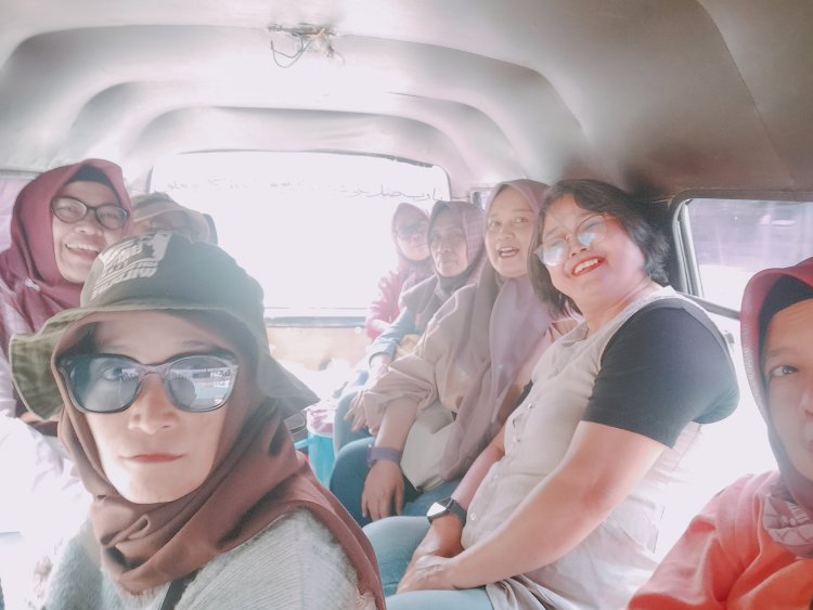 Uniknya Dawis 2 Ngijo Goes to Bedengan, Wajib Seberangi Sungai Jernih dan Bapak-Bapak yang Masak