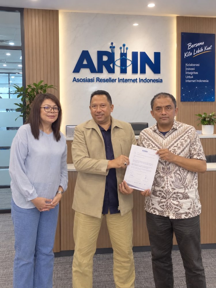 Dukung Ekosistem Reseller Internet, Laksma TNI (Purn) Joko Sulistyanto, SH. MH. Resmi menjadi Anggota Dewan Pembina ARIIN