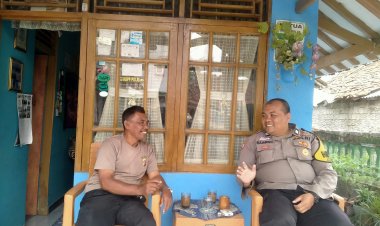 Polisi Bersama Masyarakat,  Bhabinkamtibmas Polsek Sukalarang Sambangi Ketua RT