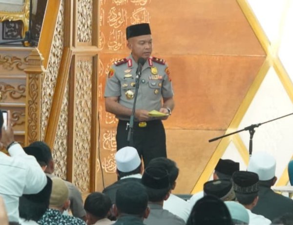 Perkuat Silaturahmi, Kapolda Jabar Pimpin Sholat Jum'at  Keliling