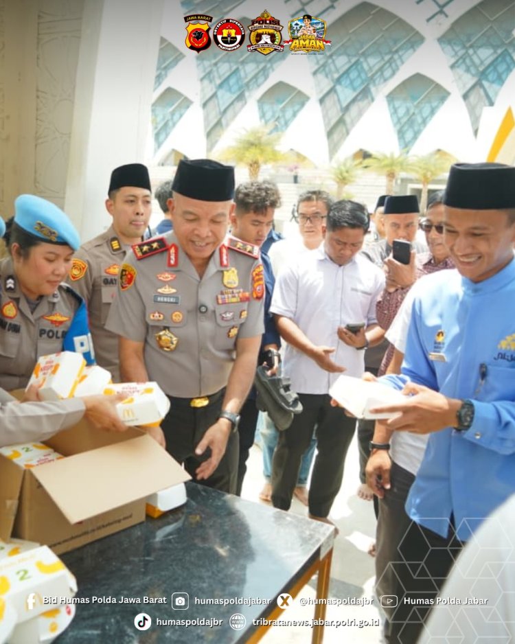 Perkuat Silaturahmi, Kapolda Jabar Pimpin Sholat Jum'at  Keliling