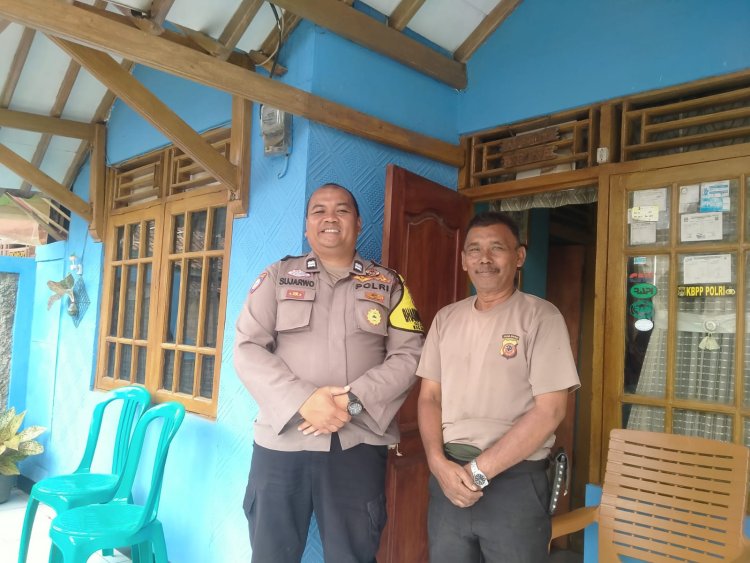 Polisi Bersama Masyarakat,  Bhabinkamtibmas Polsek Sukalarang Sambangi Ketua RT